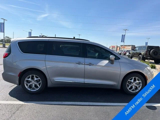 Used 2017 Billet Silver Metallic Clearcoat Chrysler Touring L image 4