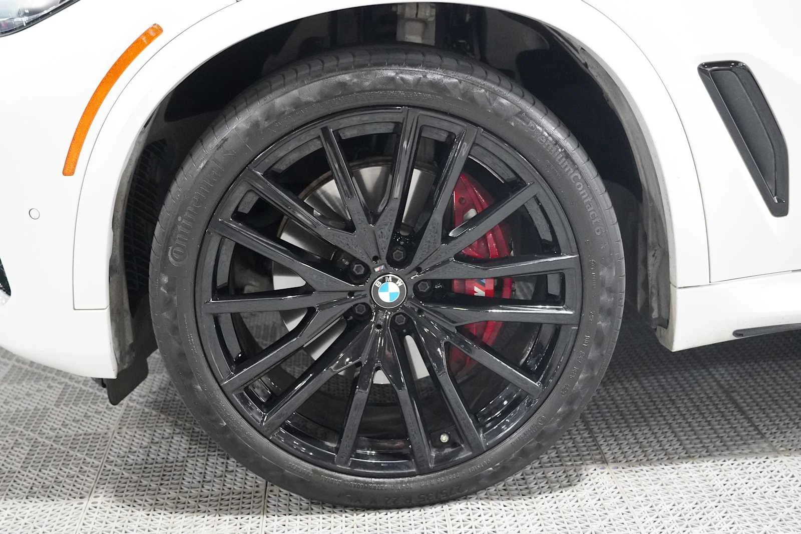 Certified Used 2022 Mineral White Metallic BMW xDrive40i image 8