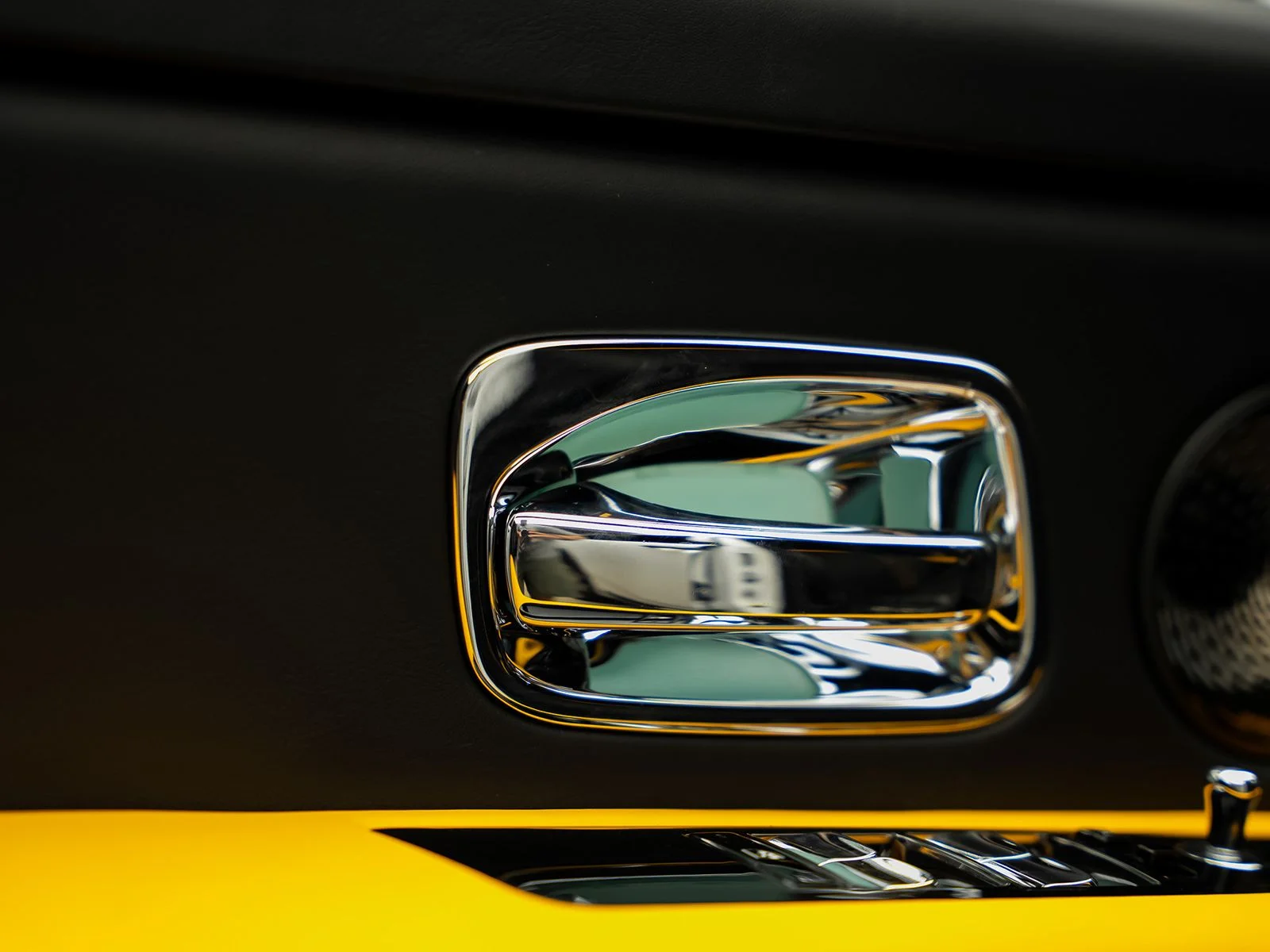 Used 2023 White Rolls-Royce Black Badge image 66