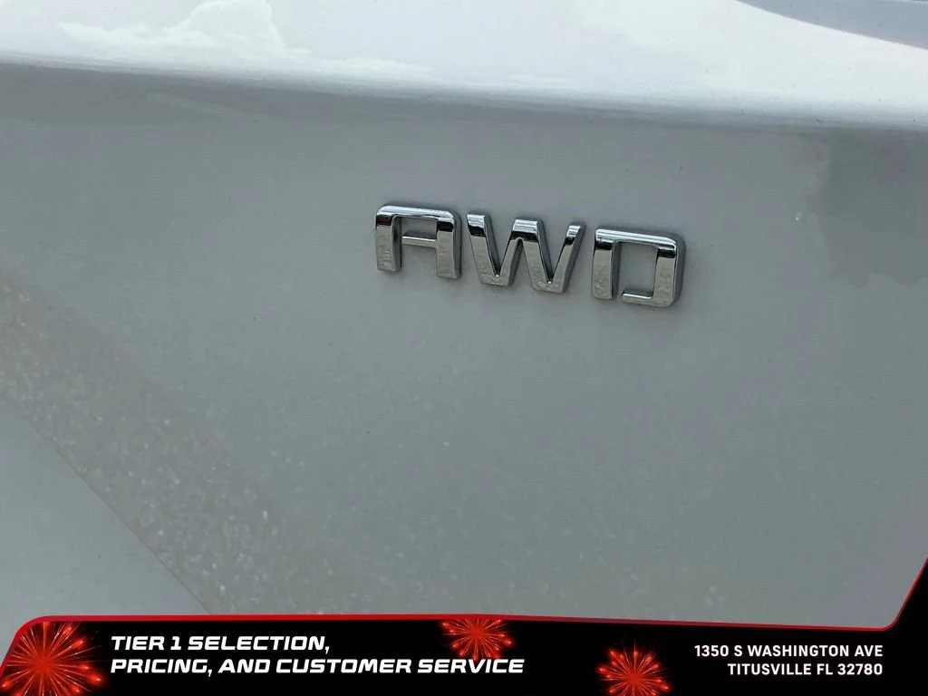 Used 2024 Summit White Chevrolet LT image 43