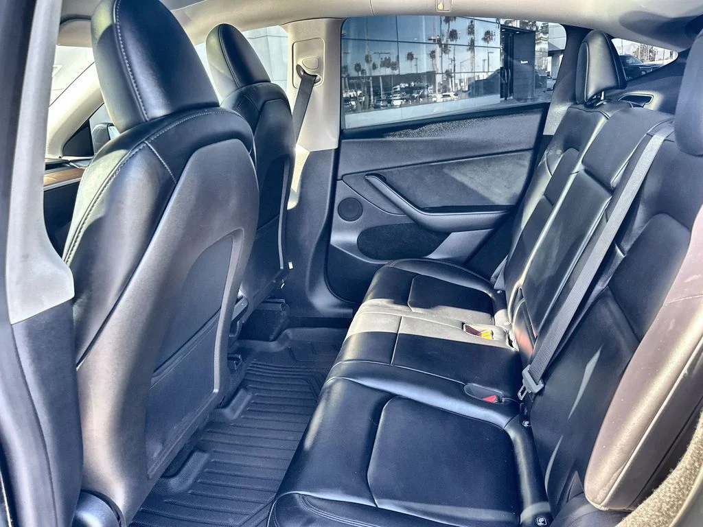 Used 2024  Tesla Long Range image 25