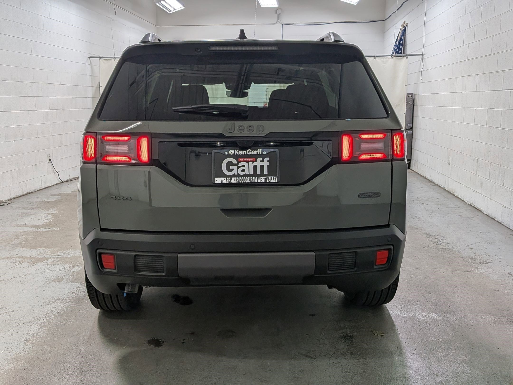 New 2026 Sting-Gray Clear-Coat Exterior Paint Jeep Overland image 5
