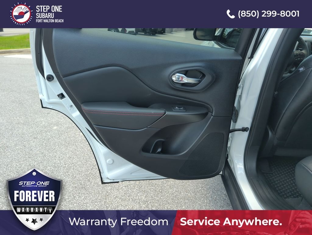 Used 2022 White Jeep Trailhawk image 27