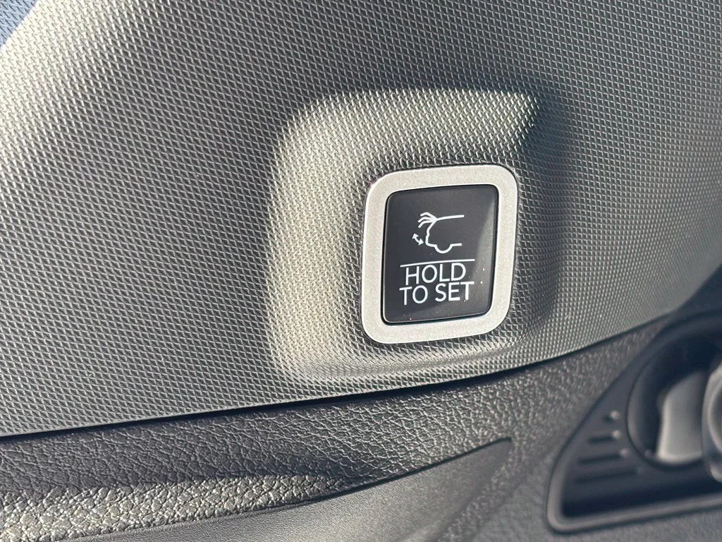 New 2027 Black Jeep Laredo Altitude image 24
