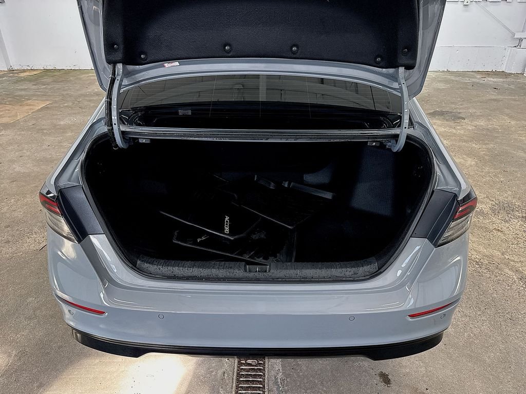 Used 2025  Honda Touring image 18