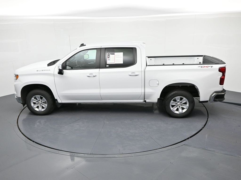 Used 2025 Summit White Chevrolet LT image 19