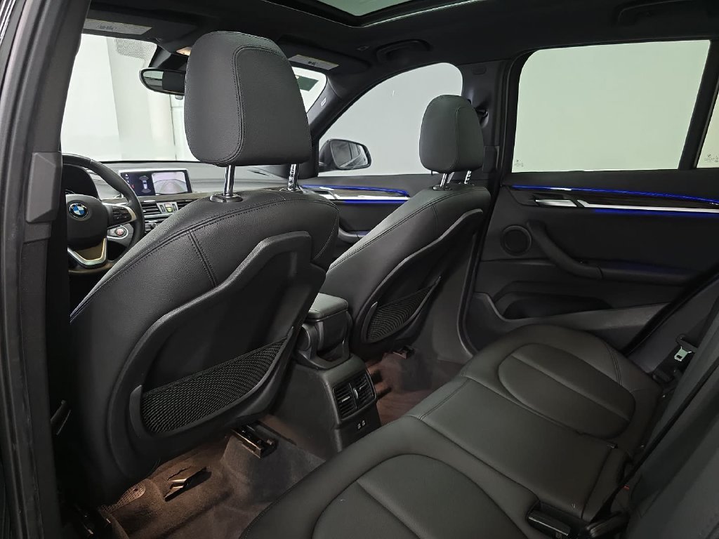 Used 2021 Jet Black BMW sDrive28i image 27