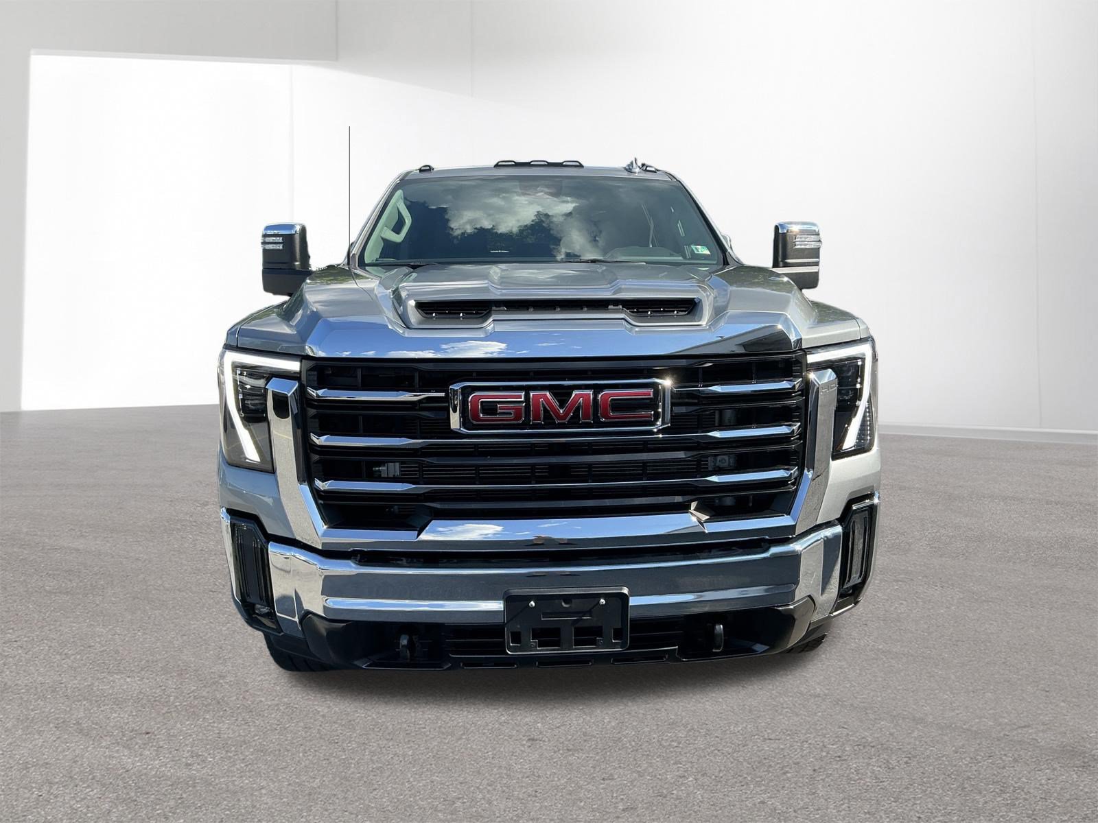 Used 2025 Sterling Metallic GMC SLT image 27
