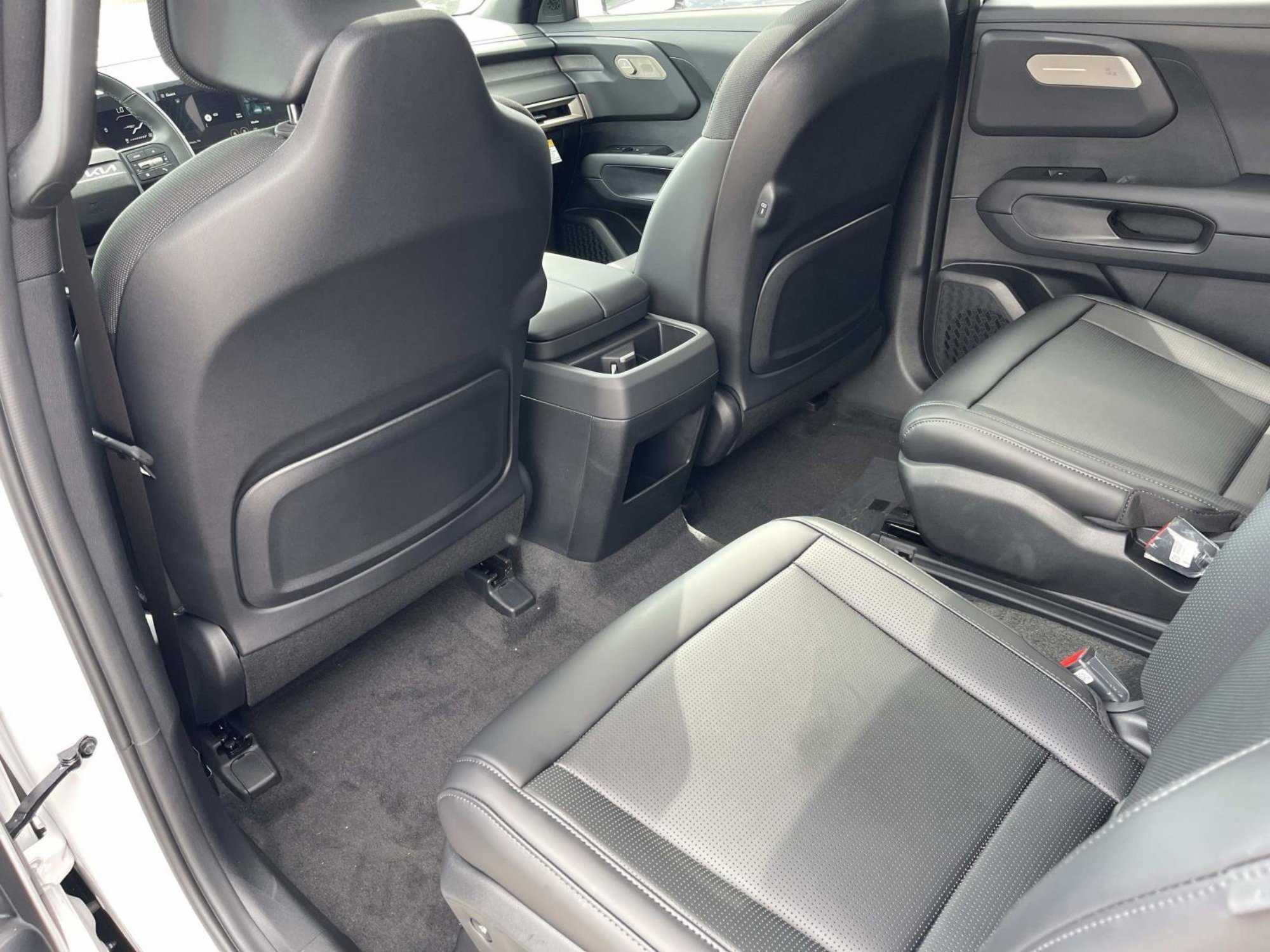 New 2027 Glacial White Pearl Kia S image 16