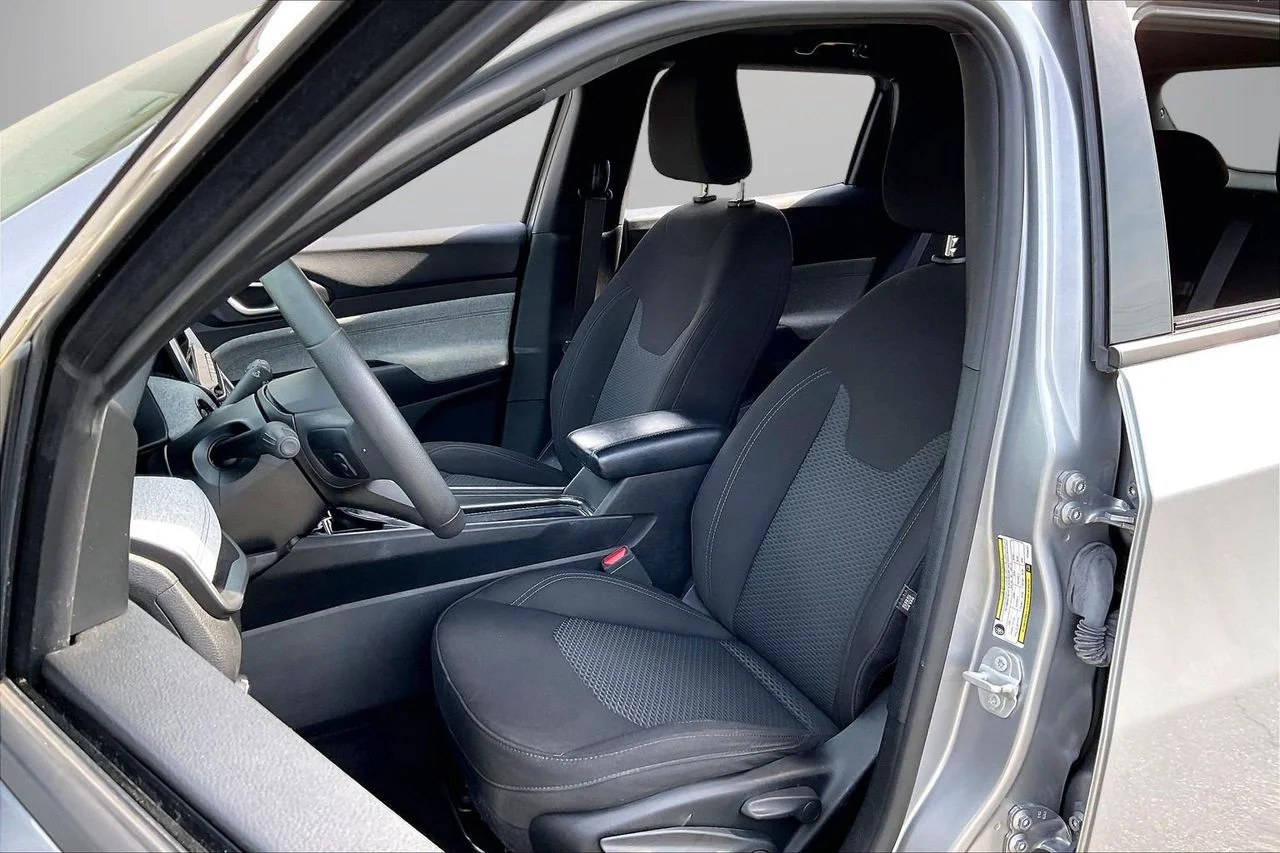 Used 2023 Silver Jeep Sport image 21