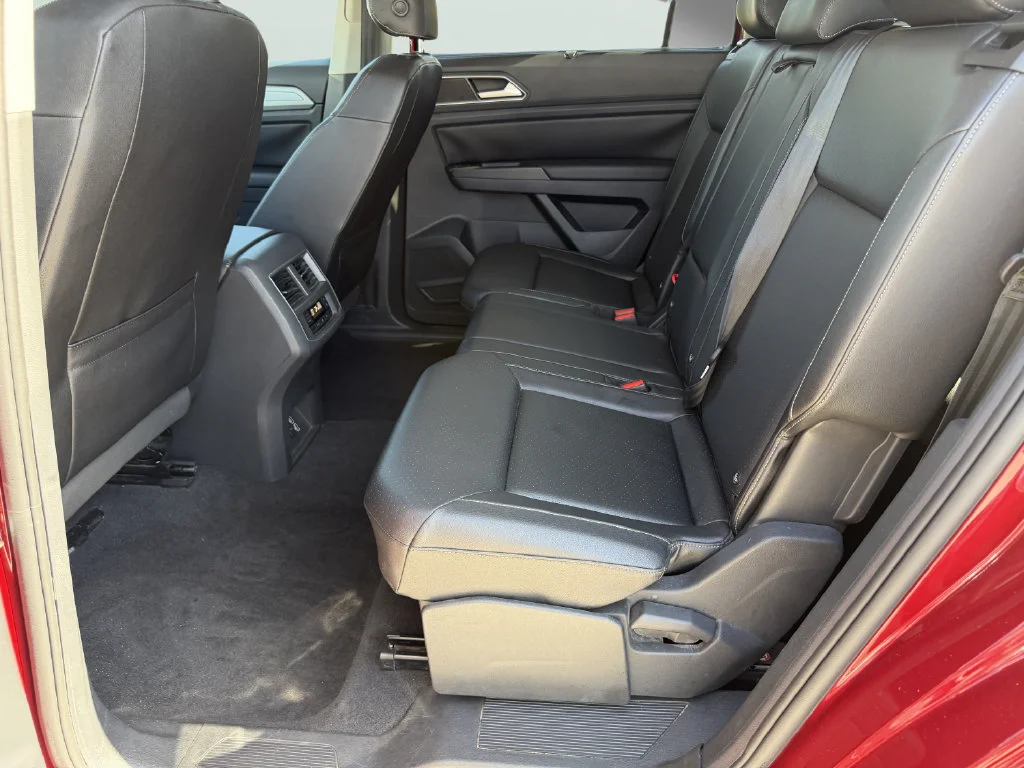 Used 2019 Red Volkswagen 3.6L V6 SE image 17