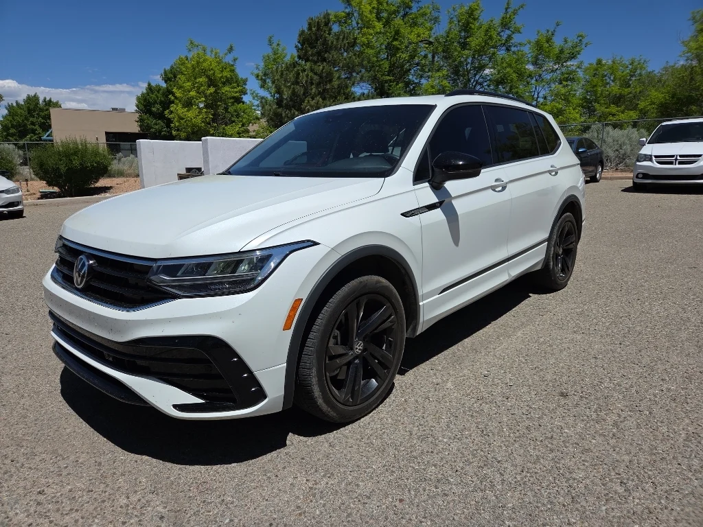 2023 Volkswagen Tiguan 2.0T SE R-Line Black 4Motion's photo