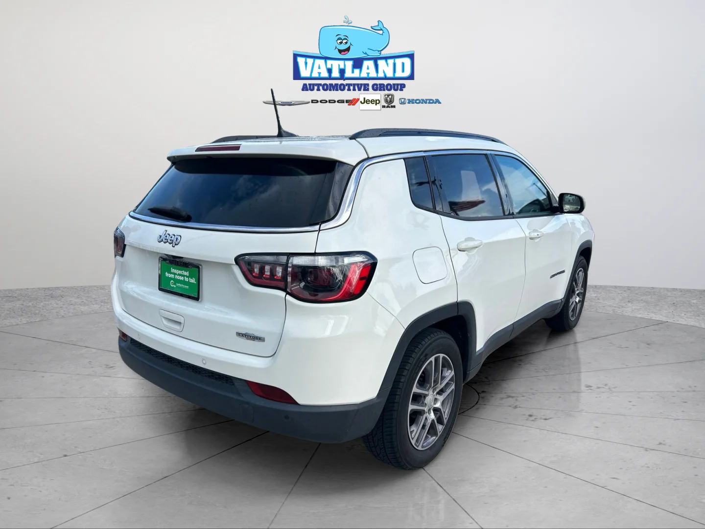 Used 2020 White Clearcoat Jeep Latitude image 5