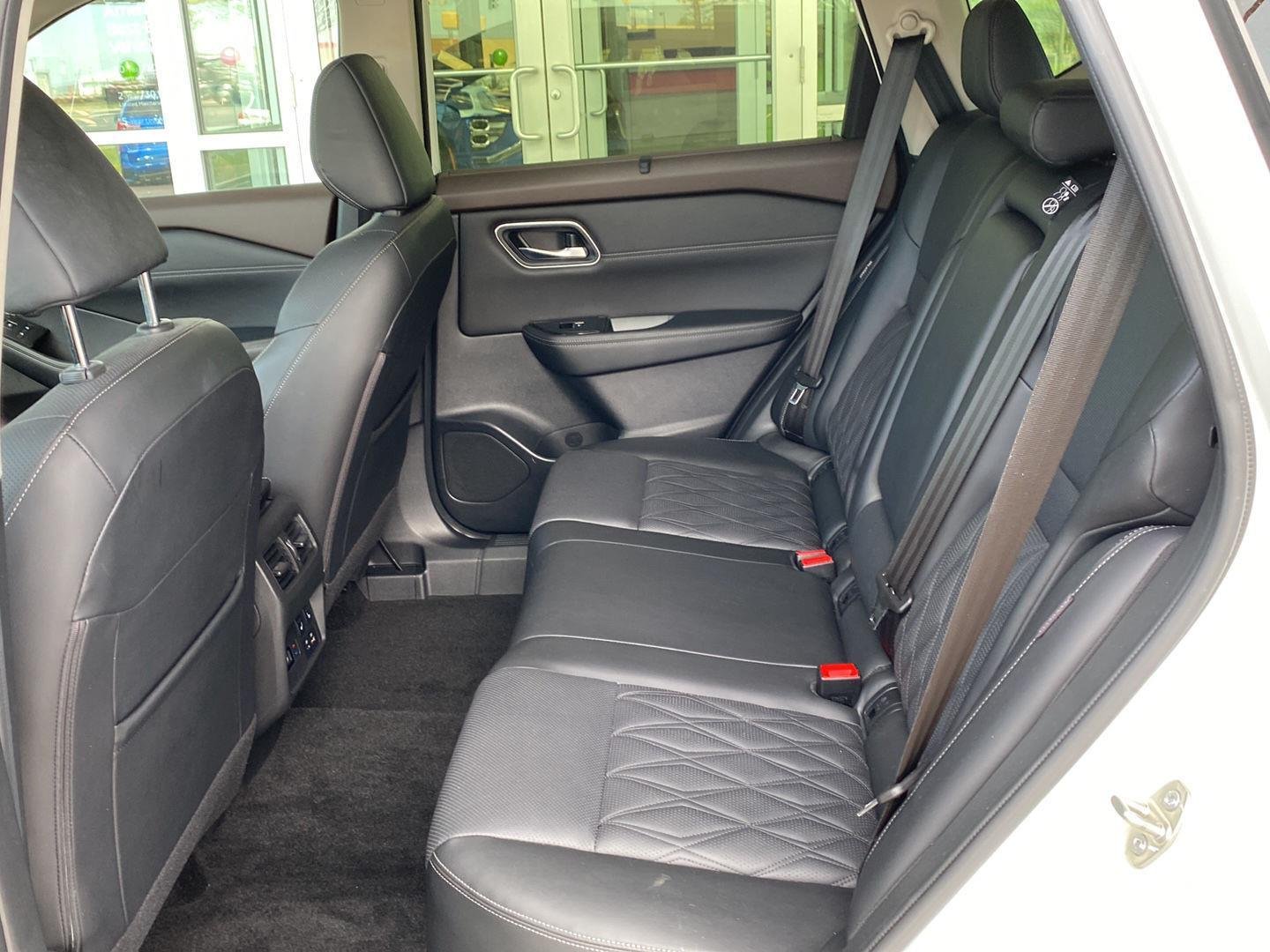 Certified Used 2023 Pearl White Tricoat Nissan Platinum image 19