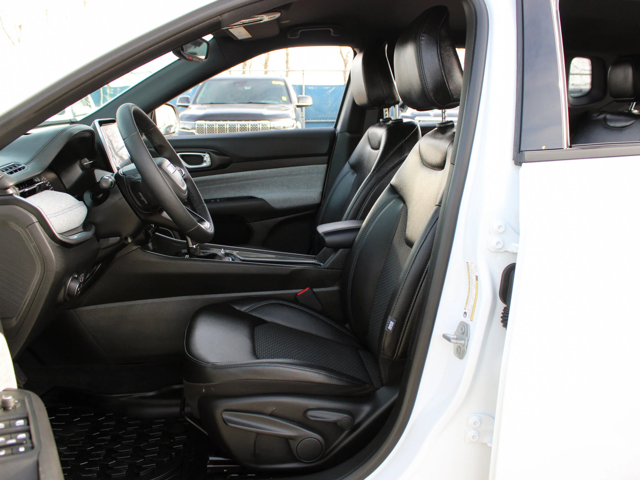 Certified Used 2025 White Jeep North * No Accidents | Heated Seats | Apple CarPlay | Remote Start | Forward Collision Warning image 3