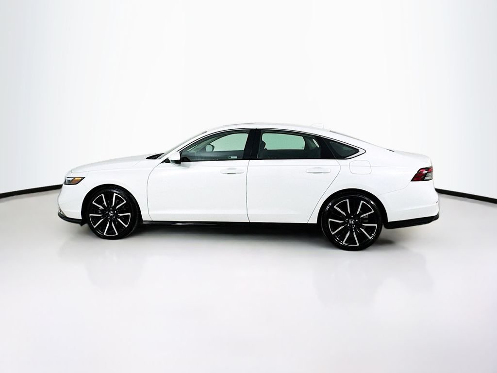 Certified Used 2025 Platinum Honda Touring image 4