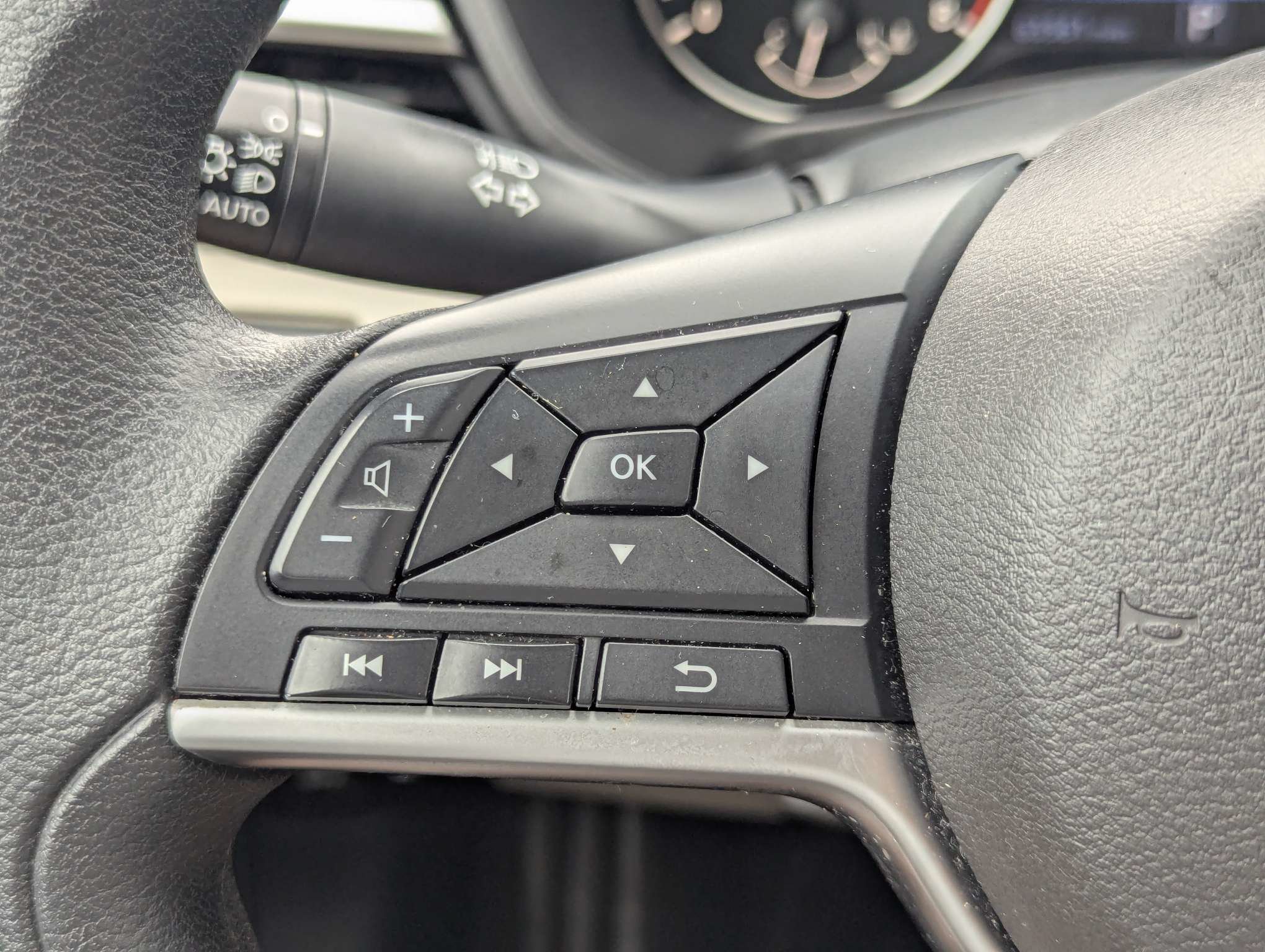 Used 2025 Black Nissan 2.5 SV image 22