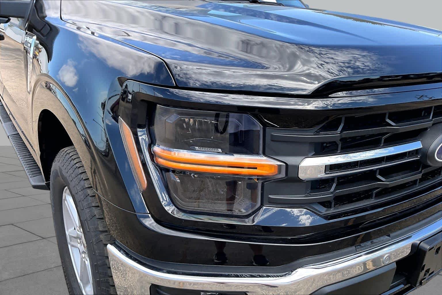 New 2026 Agate Black Metallic Ford XLT image 13