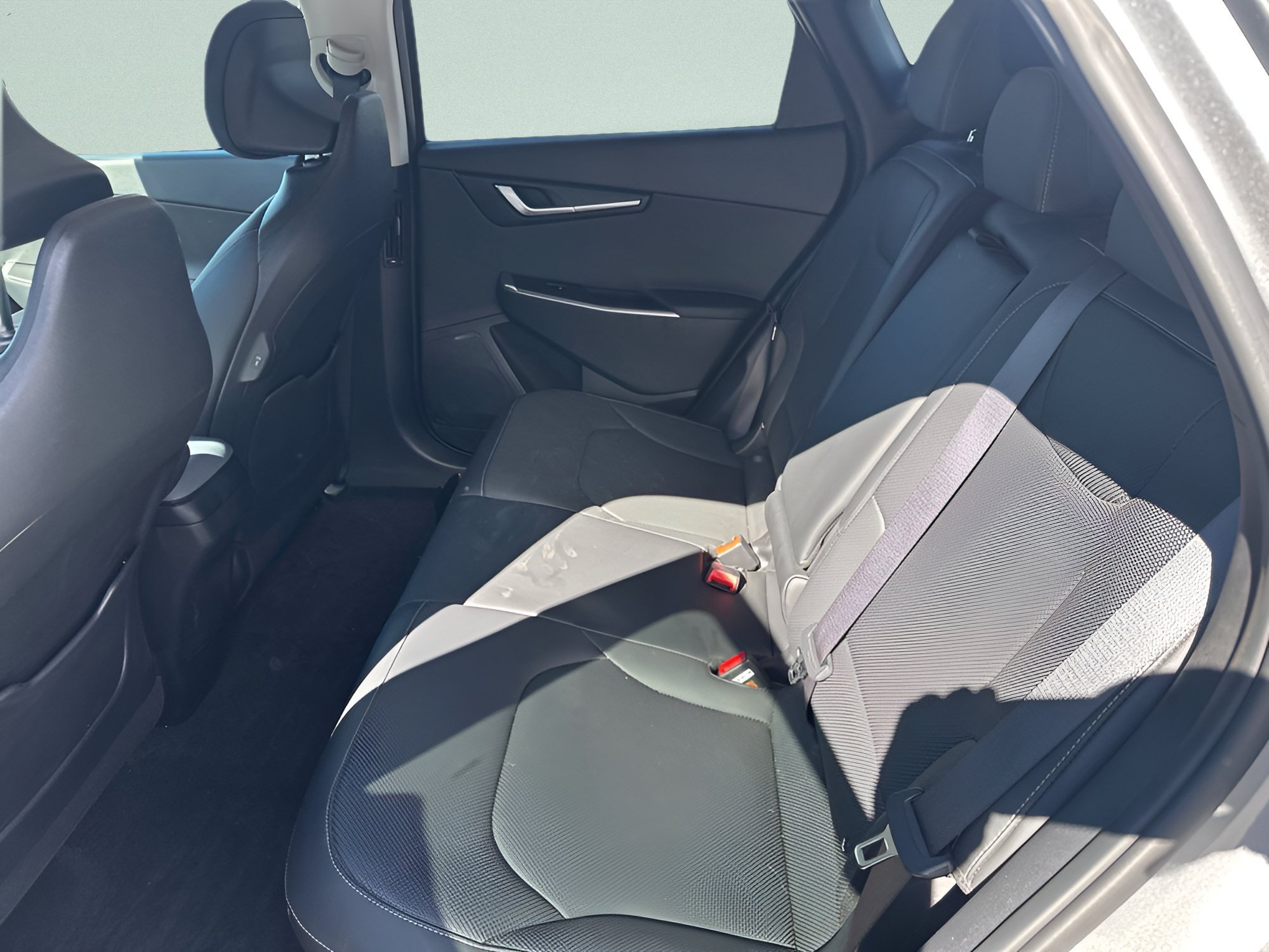 Used 2023 Steel Gray Kia Wind image 20