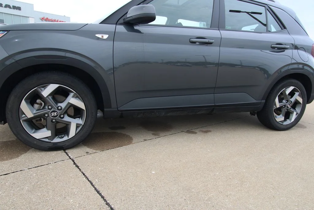 Used 2025 Gray Hyundai SEL image 10