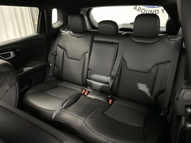New 2026 Red Hot Pearl-Coat Exterior Paint Jeep Trailhawk image 25