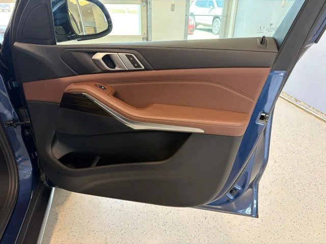 Used 2019 Blue BMW xDrive40i image 33