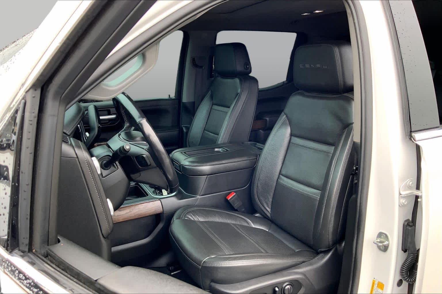 Used 2020 White Frost Tricoat GMC Denali image 8