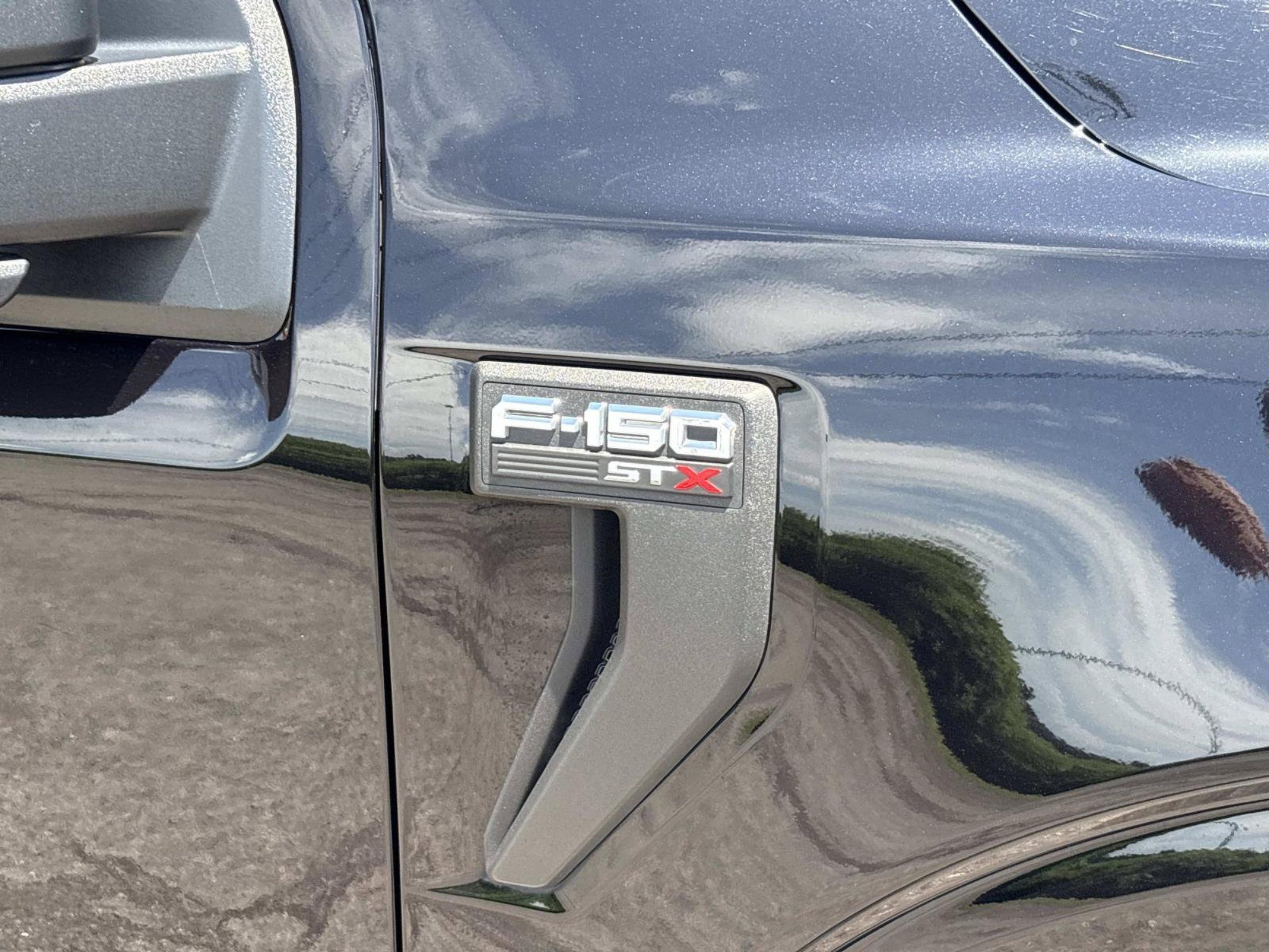 Used 2022 Black Metallic Ford XL image 35