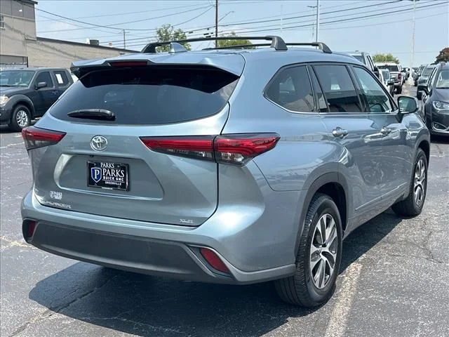 2021 Toyota Highlander XLE - Photo 13