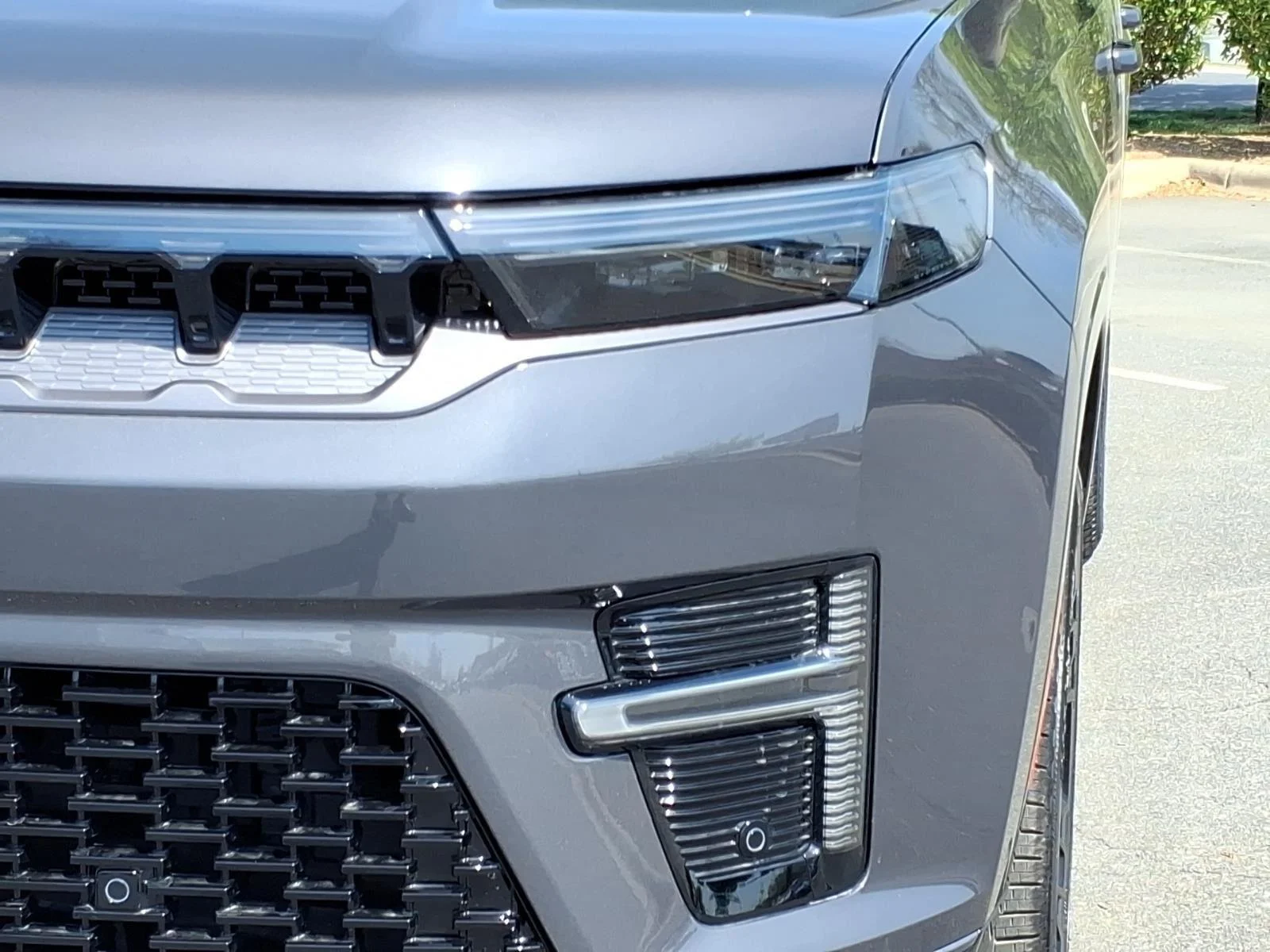 New 2026 Baltic-Gray Metallic Clear-Coat Exterior Paint Jeep Limited Reserve image 16