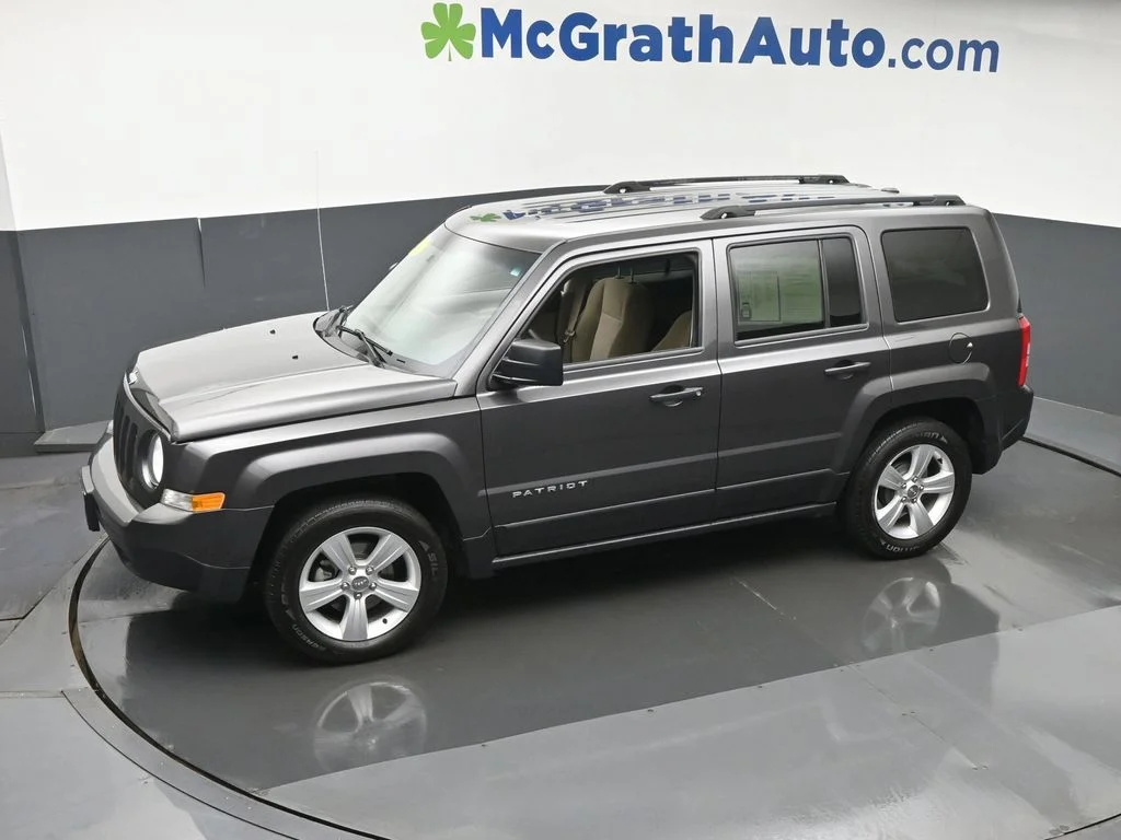 Used 2016 Gray Jeep Latitude image 20