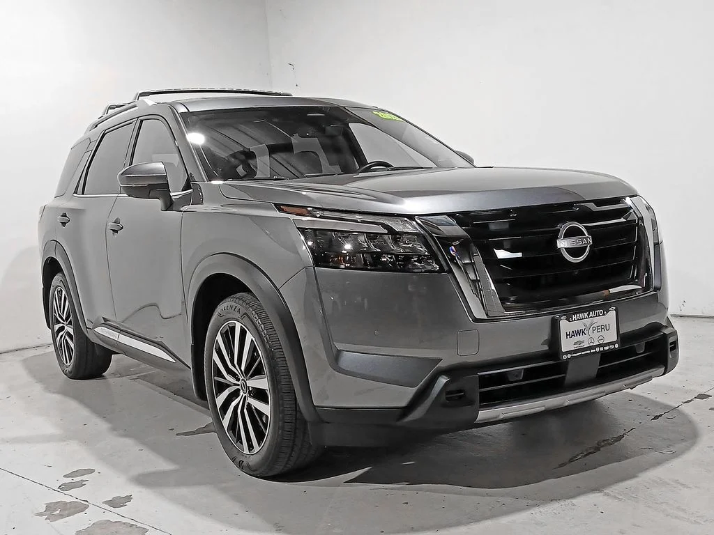 Used 2025 Gray Nissan Platinum image 35