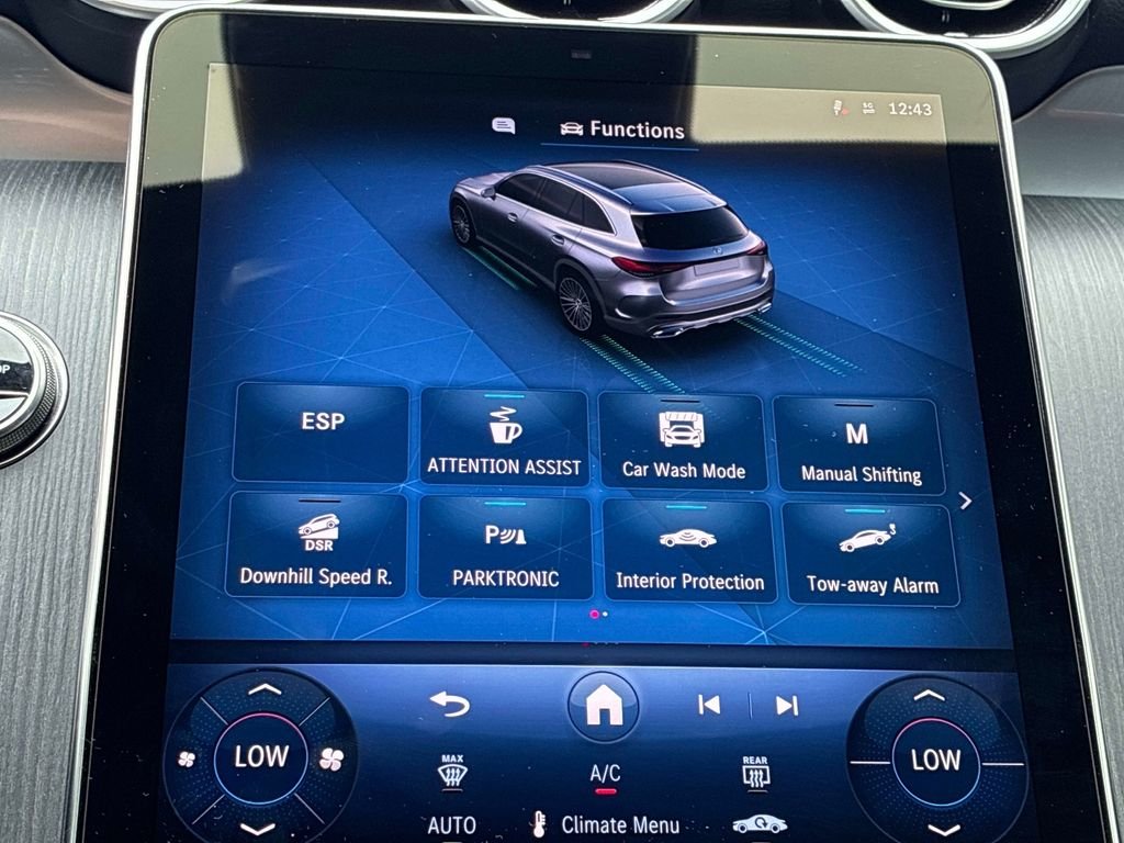 Used 2025  Mercedes-Benz GLC 300 image 32