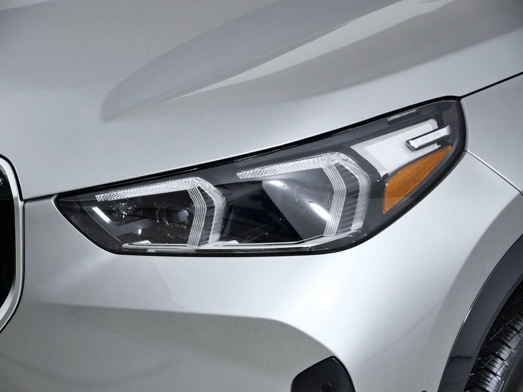 Used 2026 Space Silver Metallic BMW xDrive28i image 4