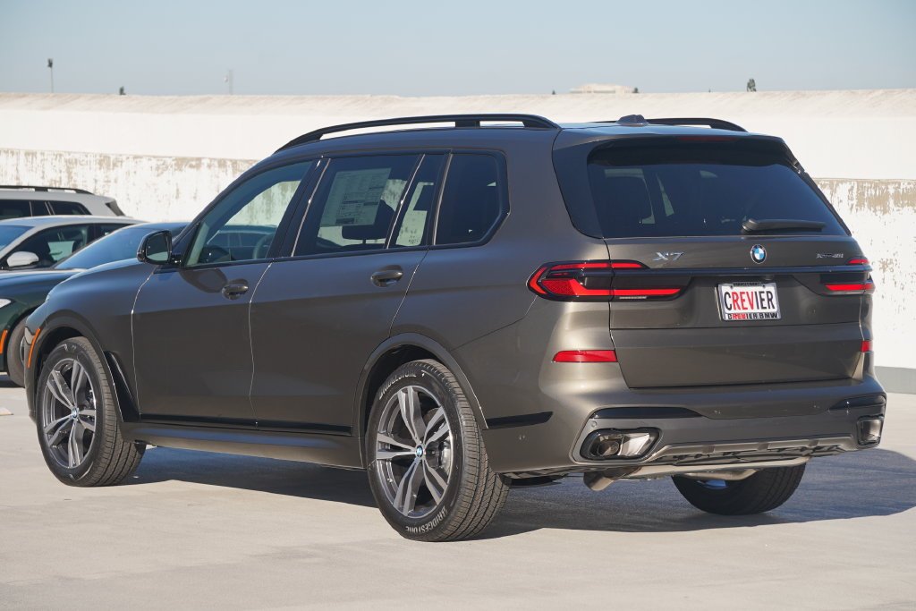 Used 2026 Manhattan Green Metallic BMW xDrive40i image 7
