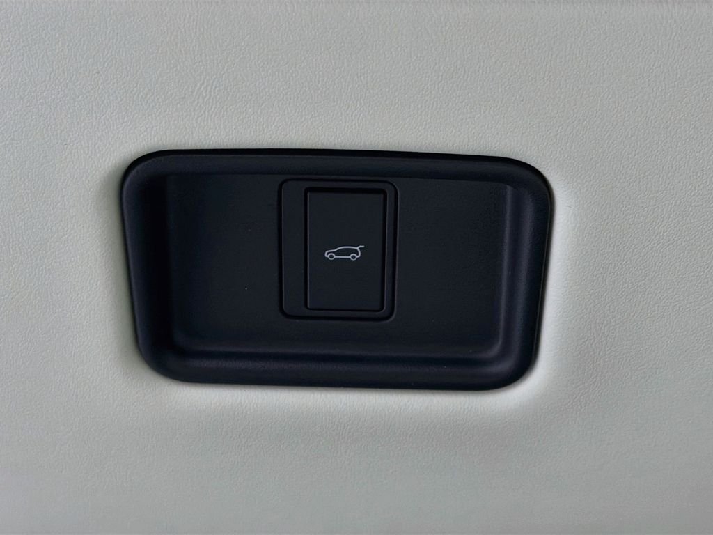 New 2026 Santorini Black Land Rover SE image 10