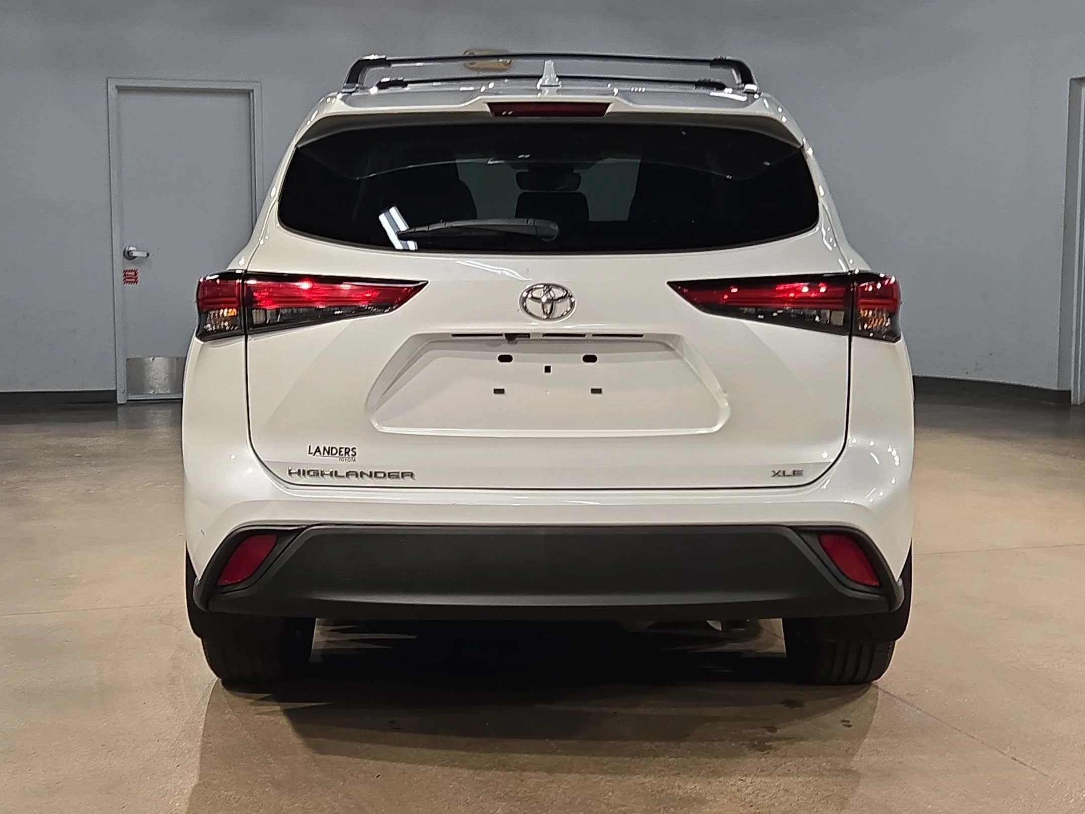 Used 2022 Wind Chill Pearl Toyota XLE image 6