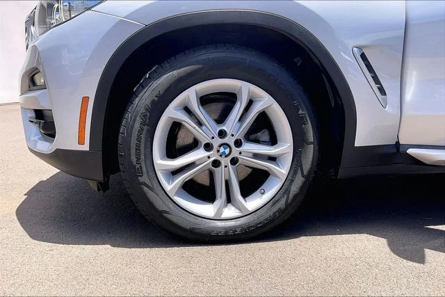 Used 2020 Glacier Silver Metallic BMW sDrive30i image 9