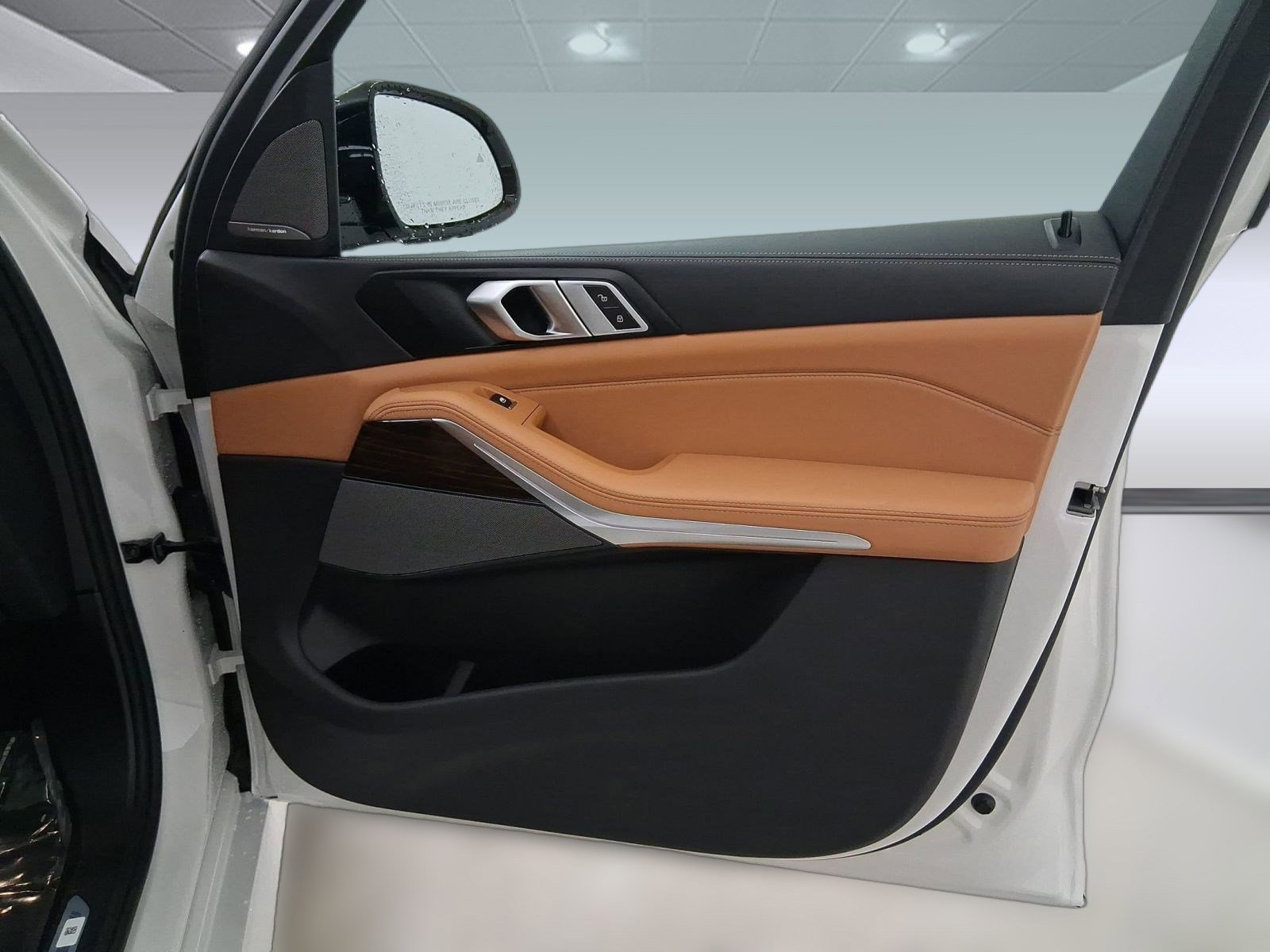 2025 BMW 3 Series 330i - Photo 31