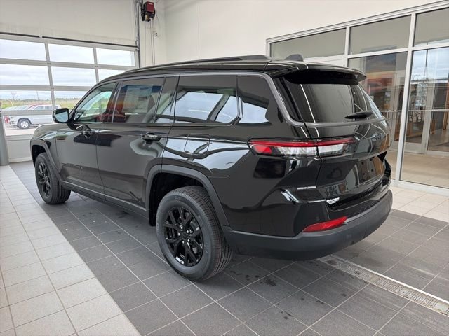 New 2026 Diamond Black Crystal Pearl-Coat Exterior Paint Jeep Altitude image 3