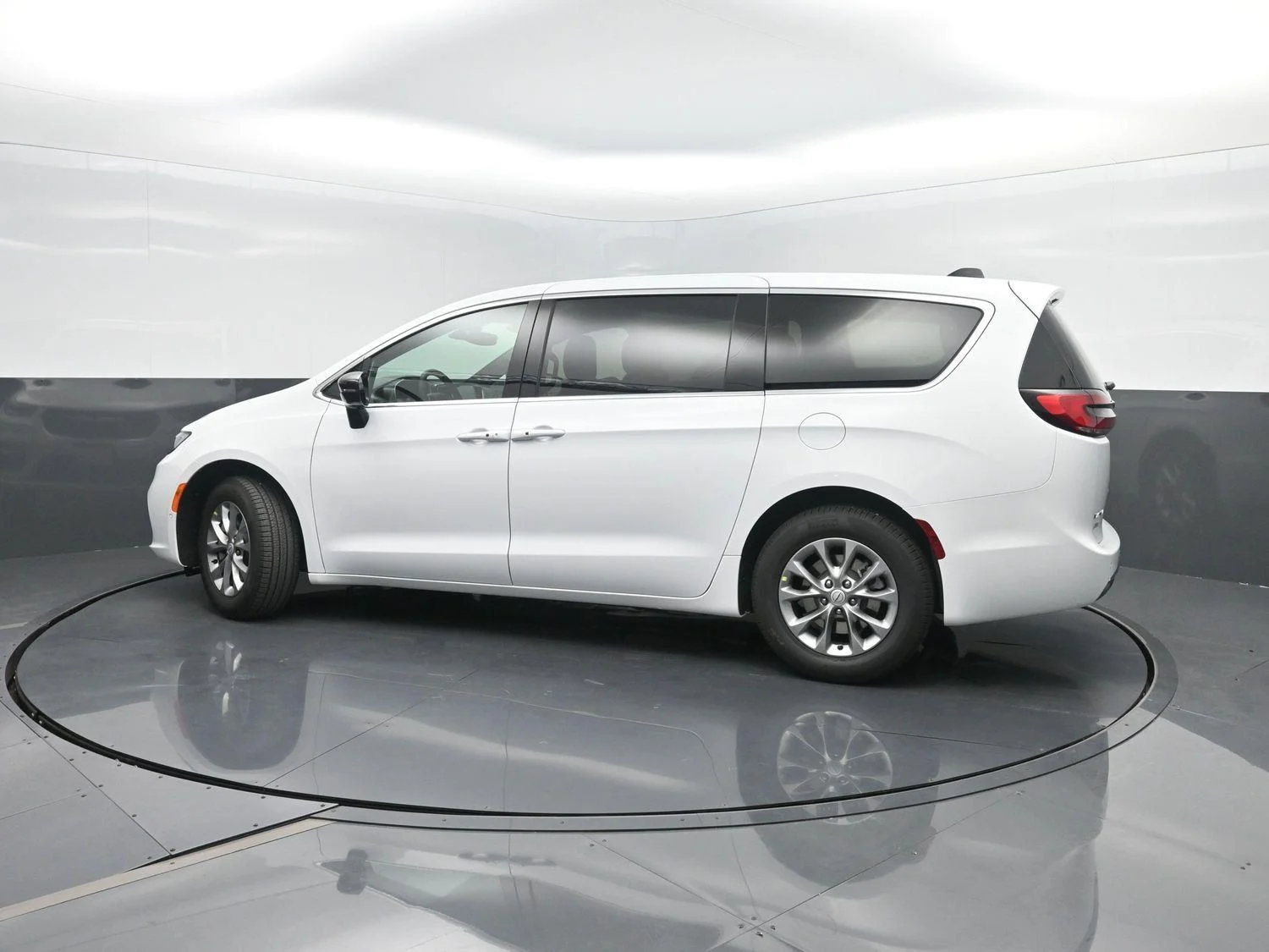2026 Chrysler Pacifica Select - Photo 42
