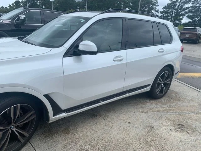 Used 2022 White BMW xDrive40i image 1