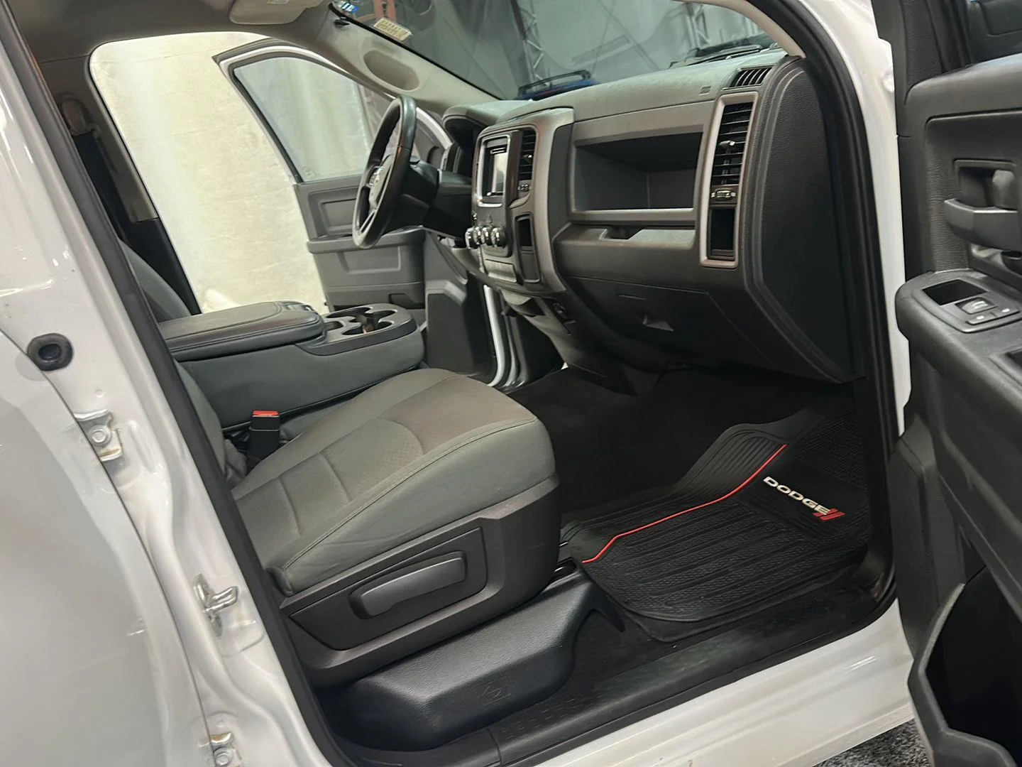 Used 2016 Bright White Clearcoat Ram Express image 27