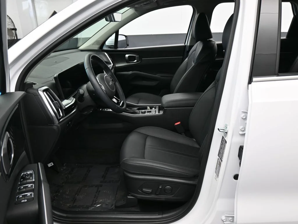 Used 2025 Glacial White Pearl Kia EX image 10