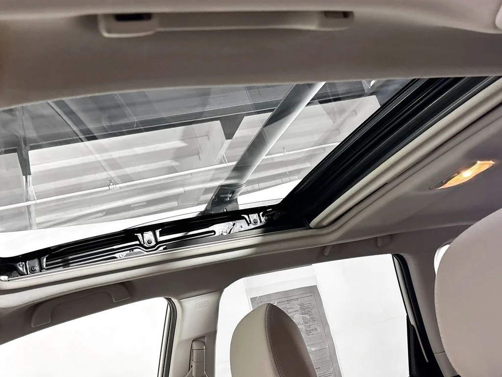 Used 2014 White Subaru 2.5i Premium image 18