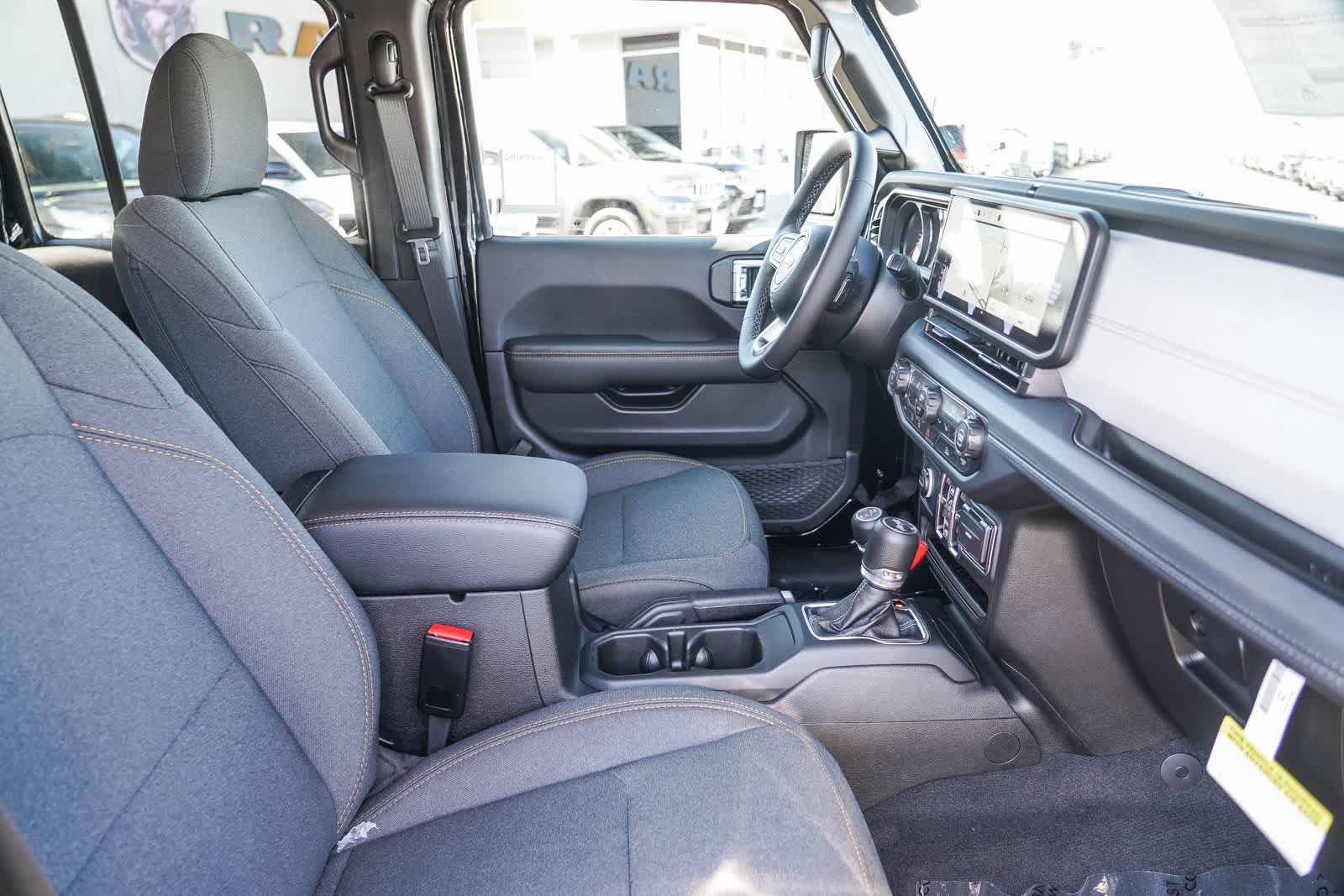 2025 Jeep Wrangler 4-Door Sahara - Photo 18