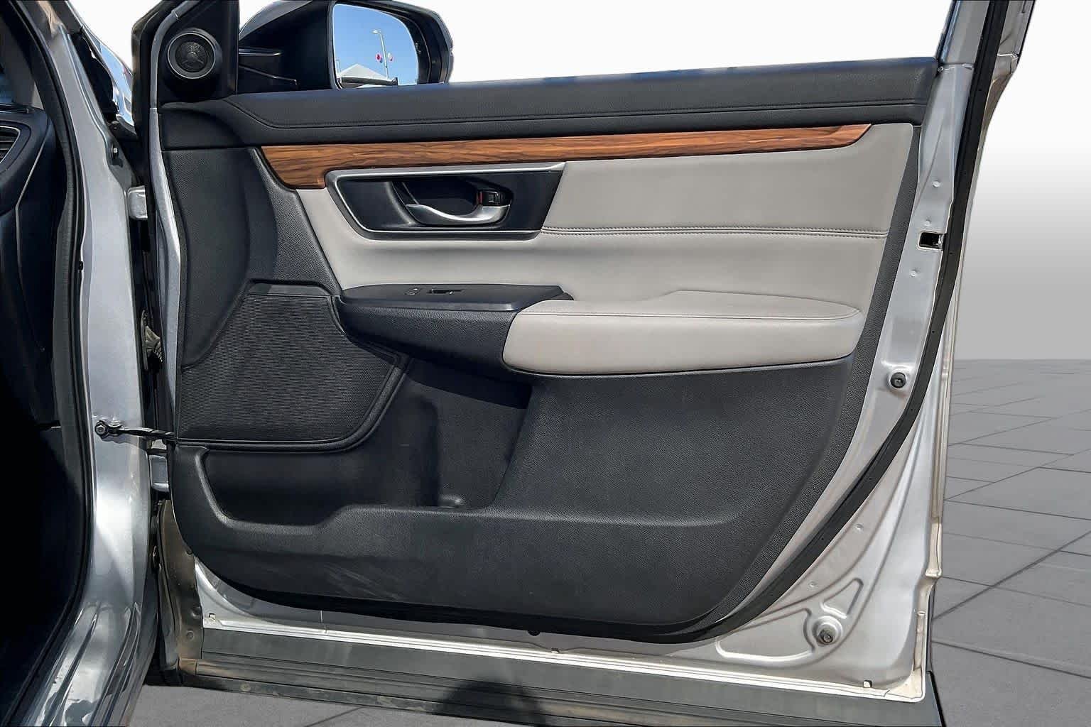 Used 2019 Lunar Silver Metallic Honda EX-L image 22