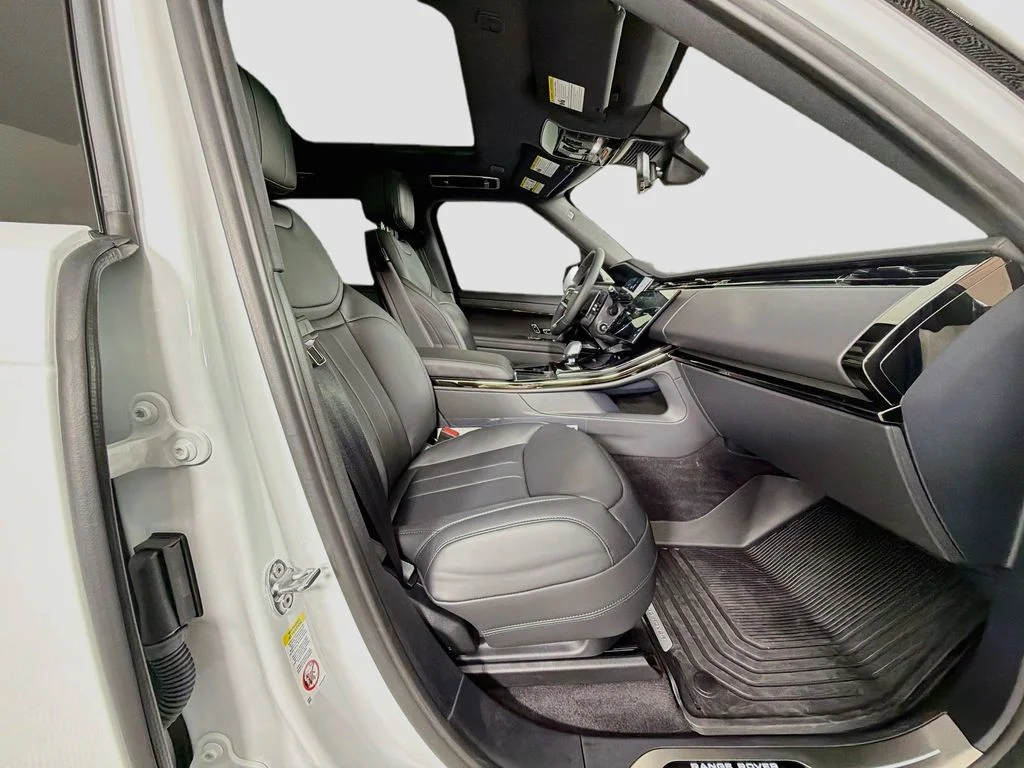 New 2026 Fuji White Land Rover SE image 31