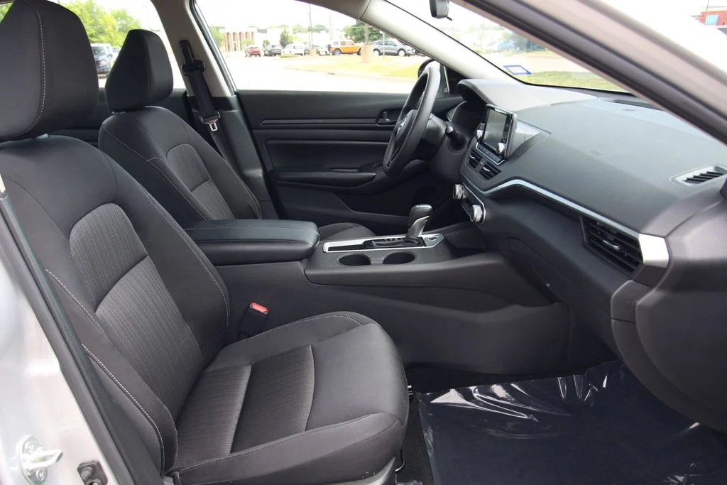 Used 2024 Silver Nissan 2.5 S image 8