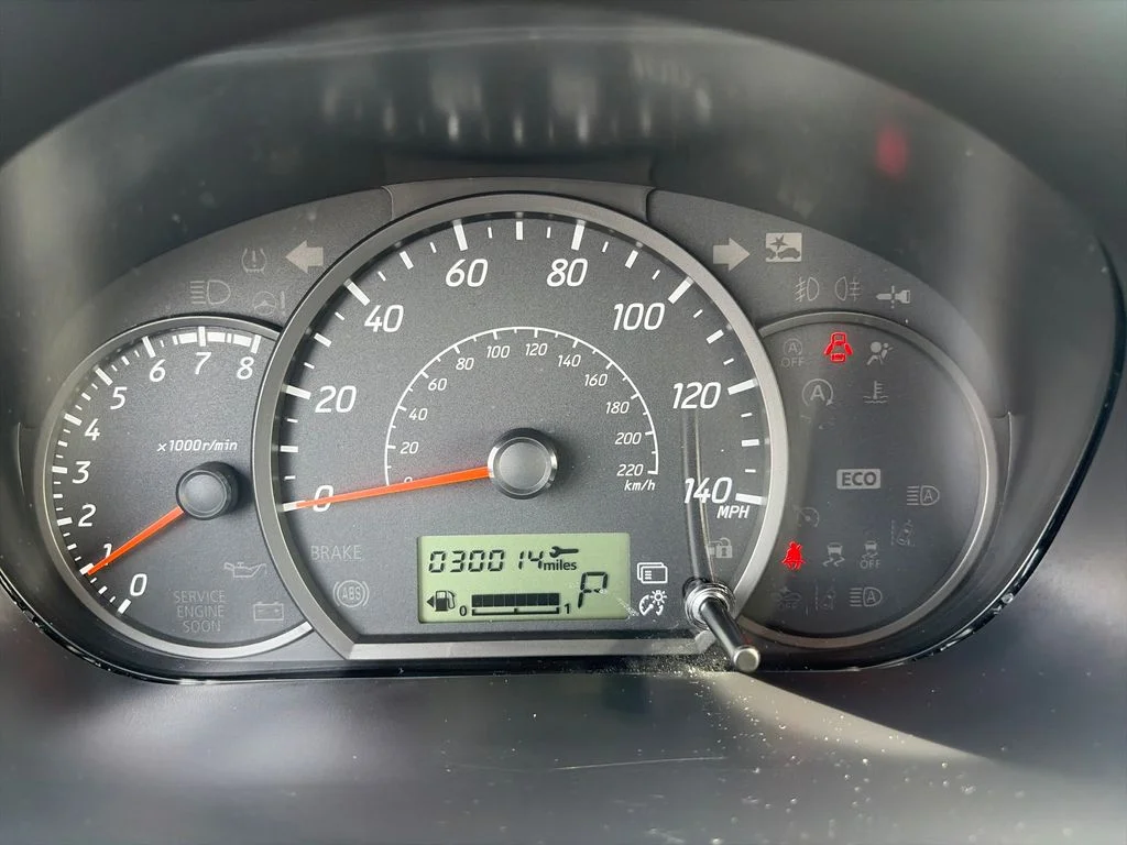 Used 2024 Silver Mitsubishi ES image 15